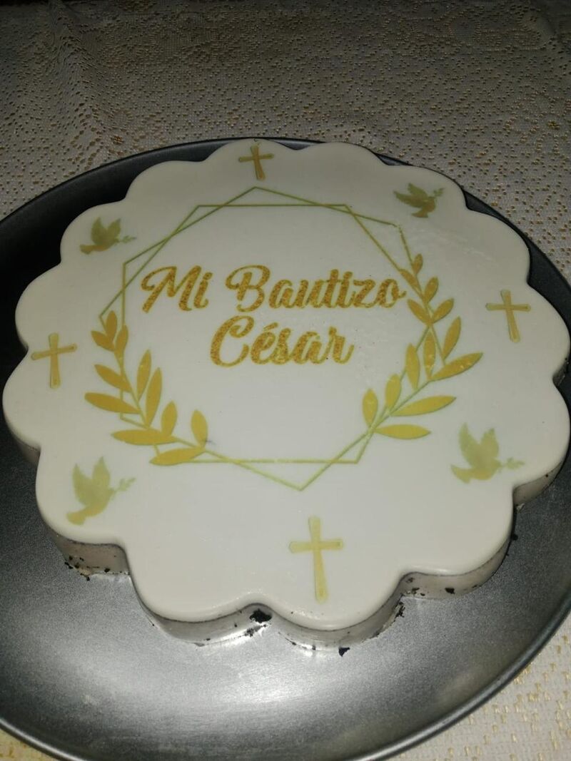 Gelatina de bautizo con motivos dorados